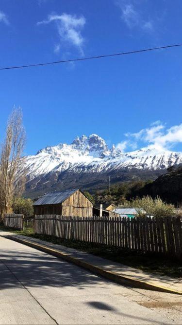 Hostel Basecamp Cerro Castillo Вілла-Серро-Кастільйо Екстер'єр фото